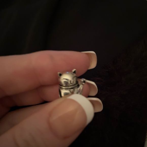 Asian waving good luck kitty made of silver and fits charm bracelet like Pandora - Picture 4 of 5